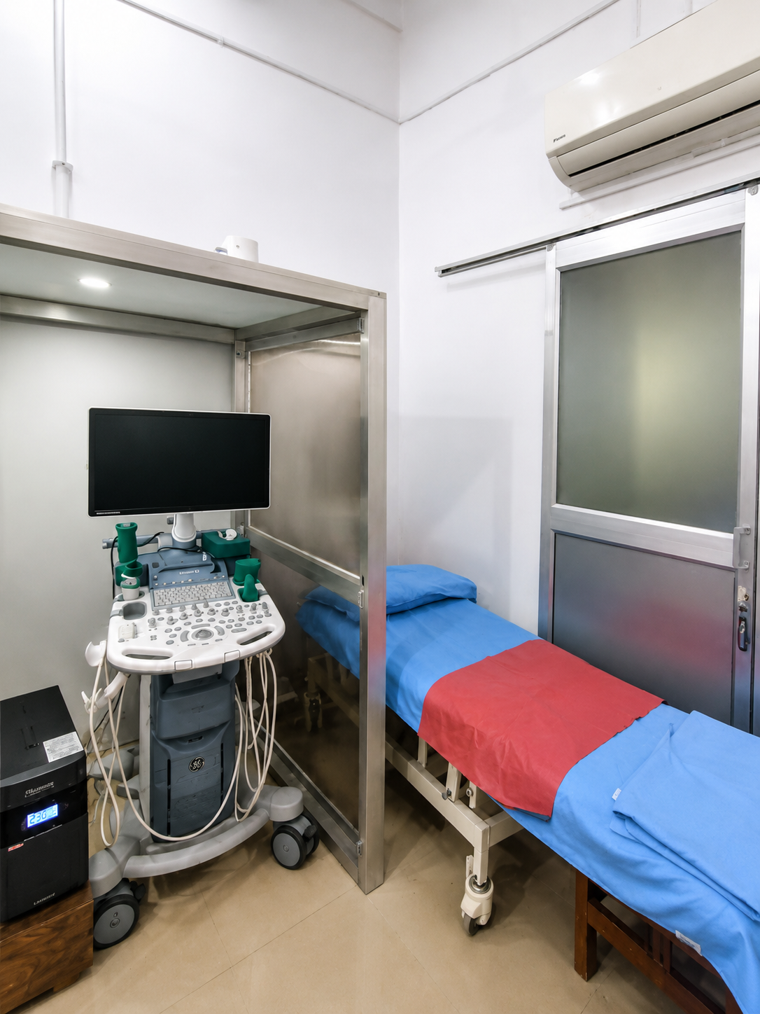 Ultrasound and diagnostics room